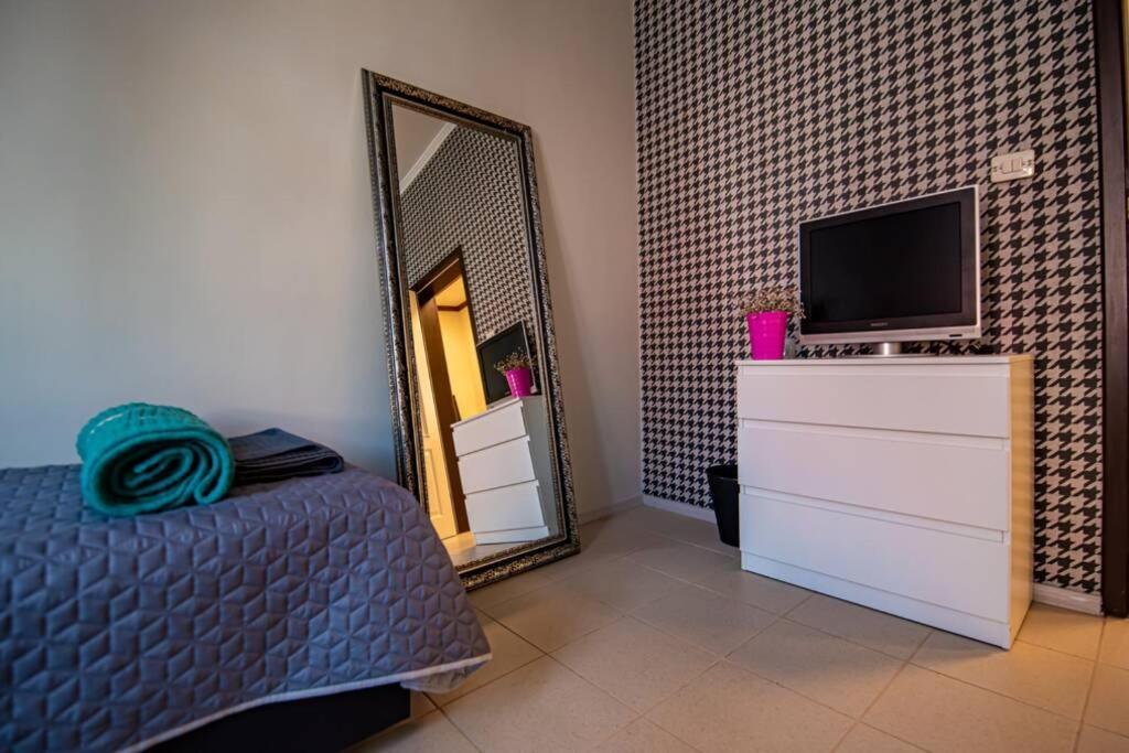 Huge Stylish Apartment Monroe 1 / City Centre プロヴディフ エクステリア 写真
